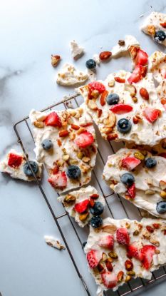 Picture of Frozen Yogurt Berry Bark