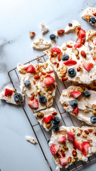 Picture of Frozen Yogurt Berry Bark